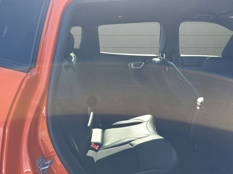 Jeep Compass Vehicle Full-screen Gallery Image 14