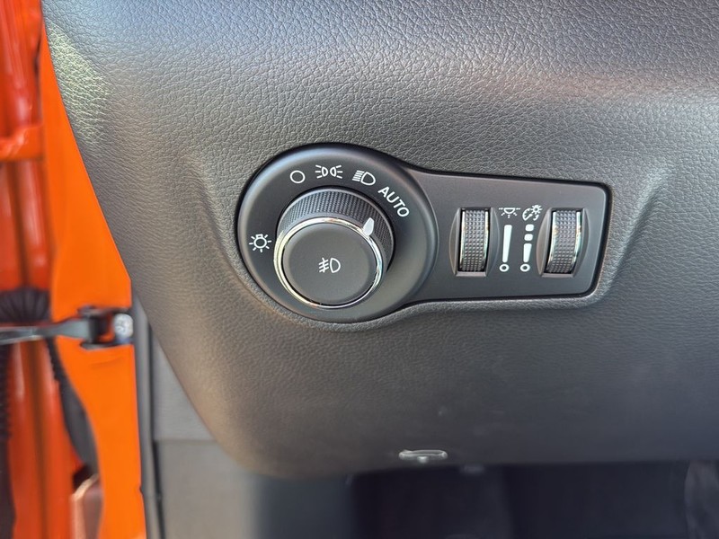 Jeep Compass Vehicle Full-screen Gallery Image 18