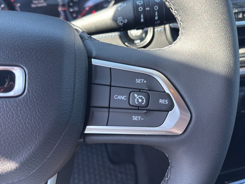 Jeep Compass Vehicle Full-screen Gallery Image 19