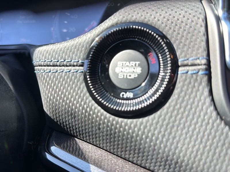 Jeep Compass Vehicle Full-screen Gallery Image 20