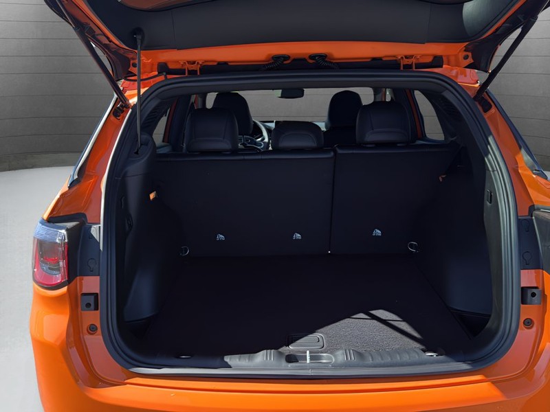 Jeep Compass Vehicle Full-screen Gallery Image 25