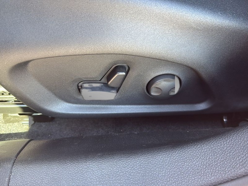 Jeep Compass Vehicle Full-screen Gallery Image 27