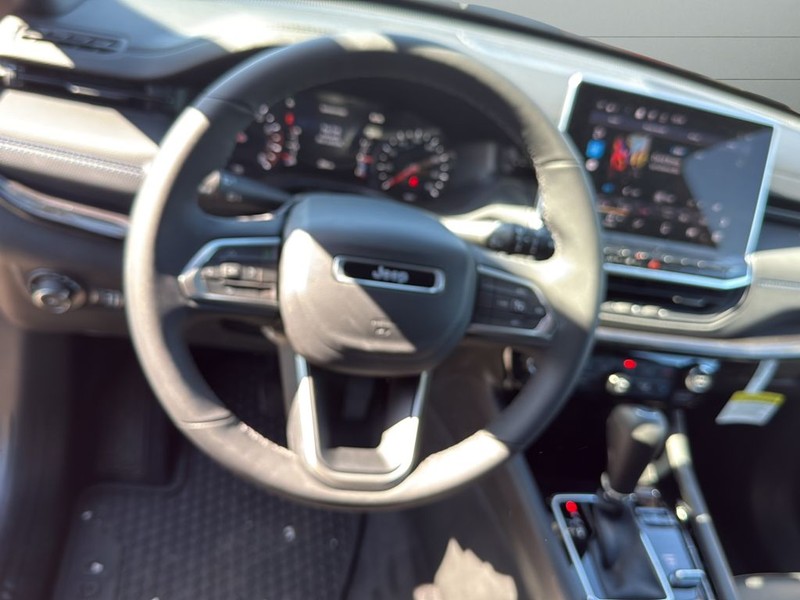 Jeep Compass Vehicle Full-screen Gallery Image 28