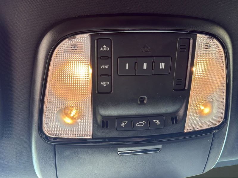 Dodge Durango Vehicle Full-screen Gallery Image 25