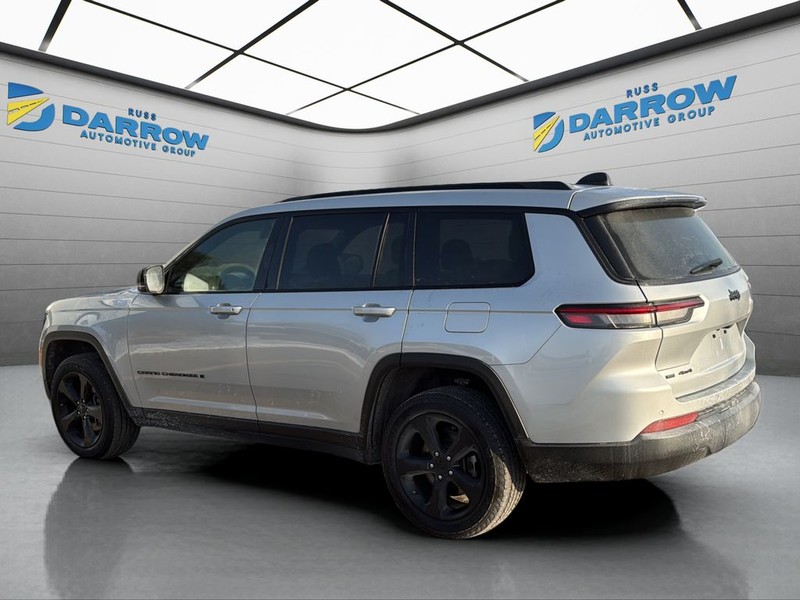 Jeep Grand Cherokee L Vehicle Full-screen Gallery Image 3