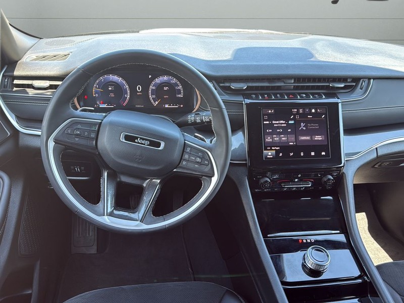 Jeep Grand Cherokee L Vehicle Full-screen Gallery Image 12