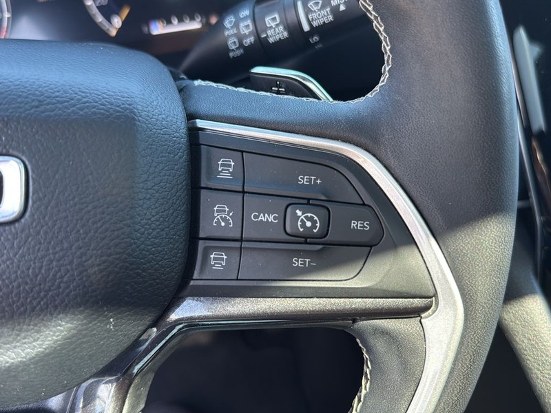 Jeep Grand Cherokee L Vehicle Full-screen Gallery Image 20