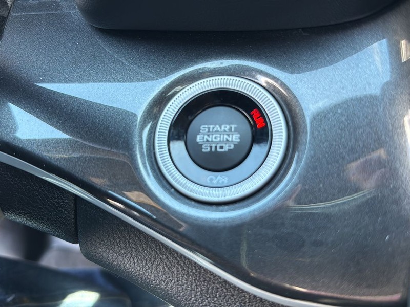 Jeep Grand Cherokee L Vehicle Full-screen Gallery Image 21