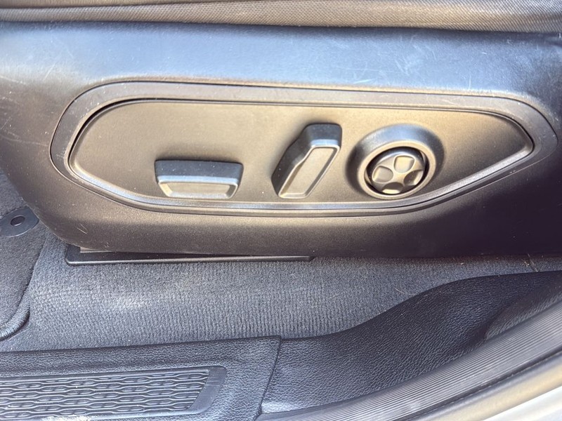 Jeep Grand Cherokee L Vehicle Full-screen Gallery Image 27