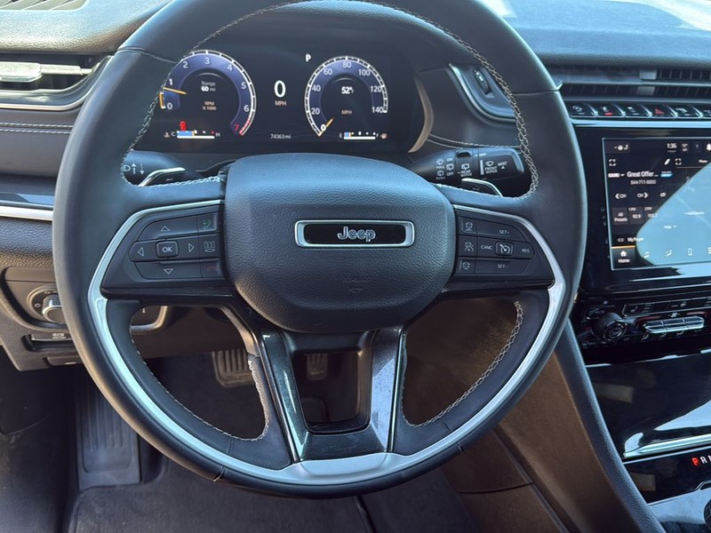 Jeep Grand Cherokee L Vehicle Full-screen Gallery Image 28