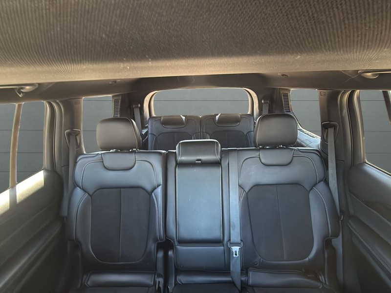 Jeep Grand Cherokee L Vehicle Full-screen Gallery Image 29