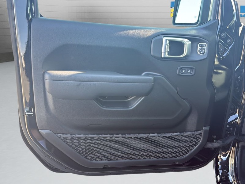 Jeep Wrangler Vehicle Full-screen Gallery Image 11