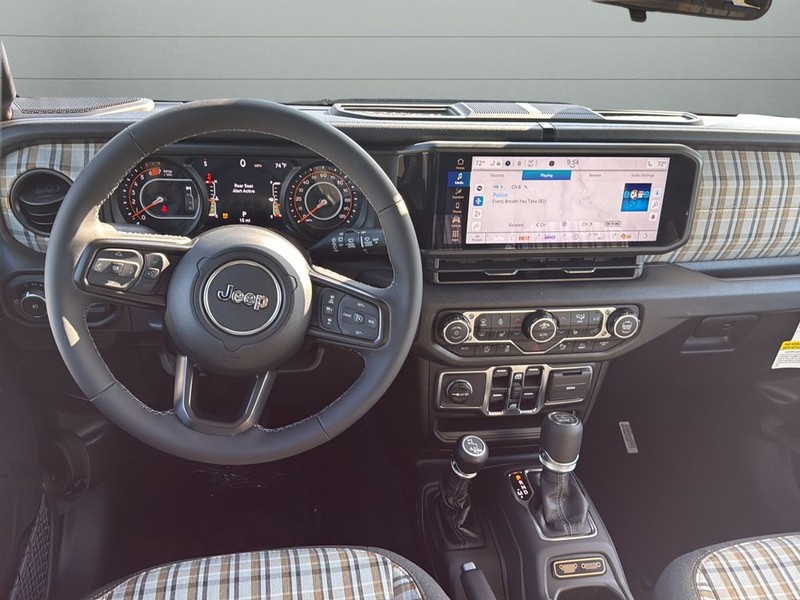 Jeep Wrangler Vehicle Full-screen Gallery Image 12