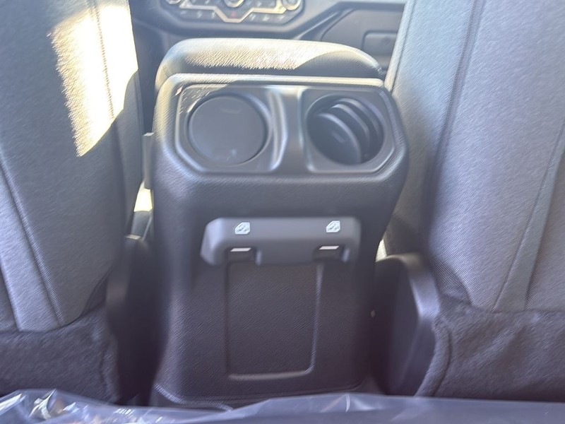 Jeep Wrangler Vehicle Full-screen Gallery Image 17