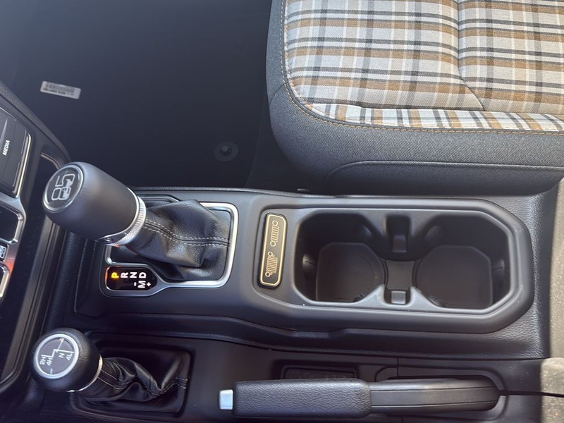 Jeep Wrangler Vehicle Full-screen Gallery Image 21