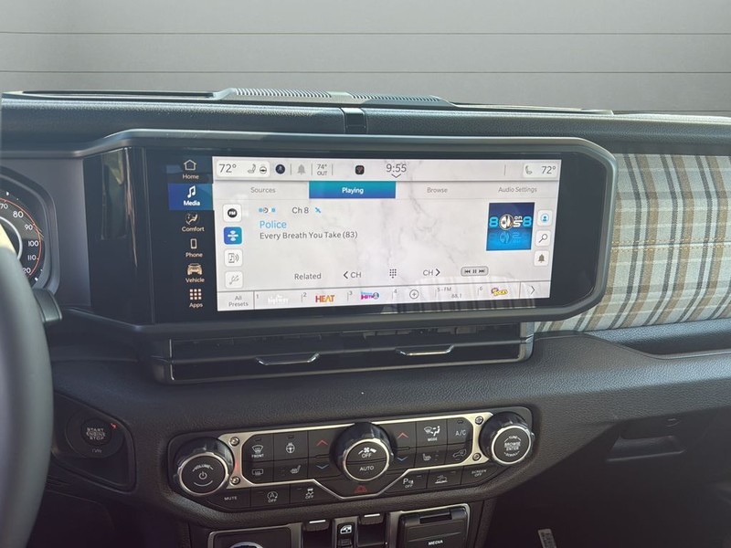 Jeep Wrangler Vehicle Full-screen Gallery Image 22