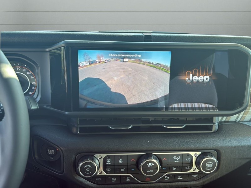 Jeep Wrangler Vehicle Full-screen Gallery Image 23