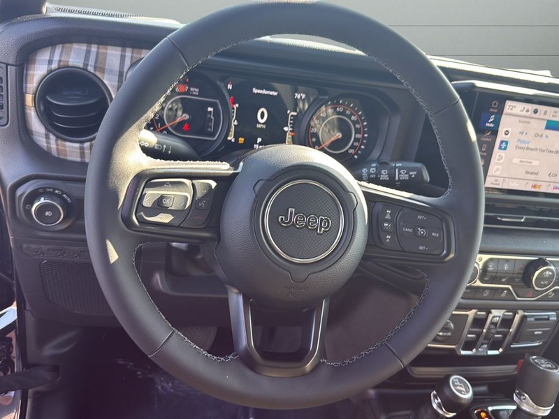 Jeep Wrangler Vehicle Full-screen Gallery Image 26