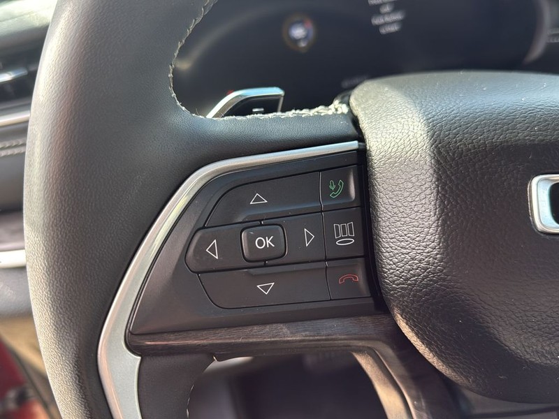 Jeep Grand Cherokee L Vehicle Full-screen Gallery Image 9