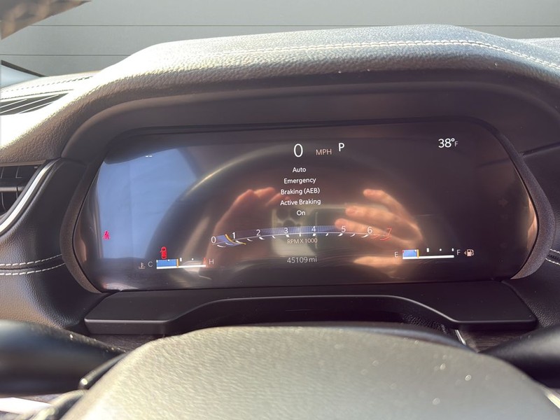 Jeep Grand Cherokee L Vehicle Full-screen Gallery Image 13