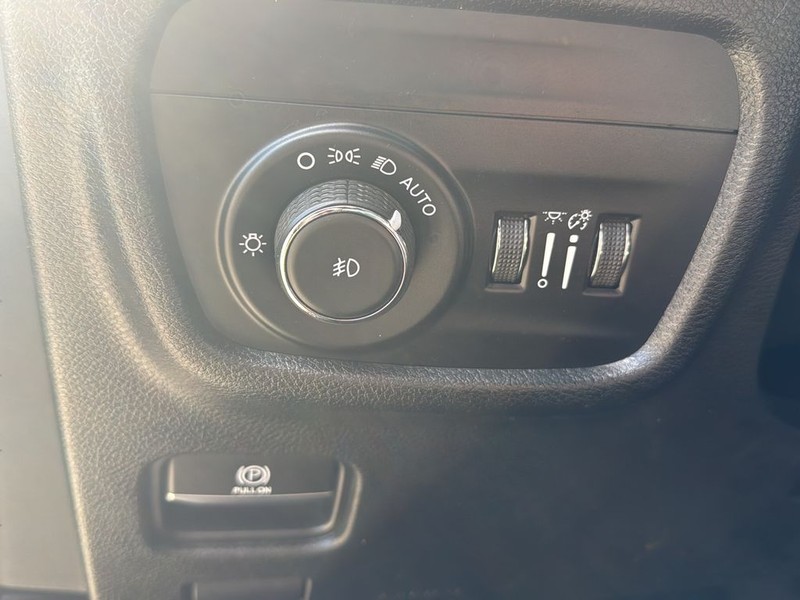 Jeep Grand Cherokee L Vehicle Full-screen Gallery Image 18