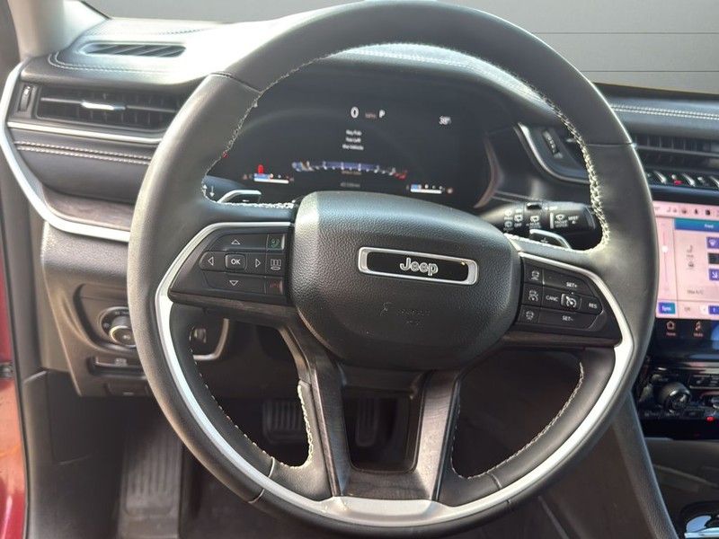 Jeep Grand Cherokee L Vehicle Full-screen Gallery Image 28