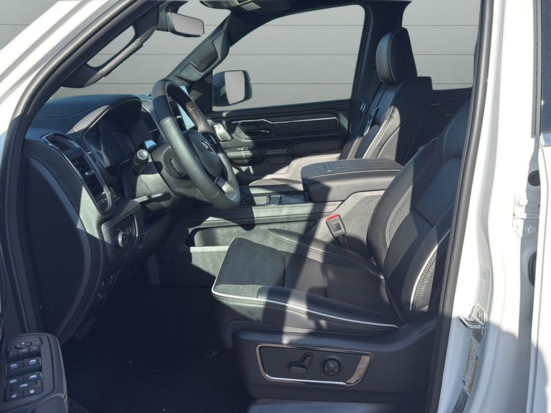 Ram 1500 Vehicle Full-screen Gallery Image 10