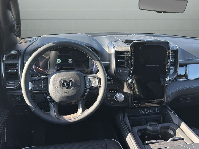 Ram 1500 Vehicle Full-screen Gallery Image 12