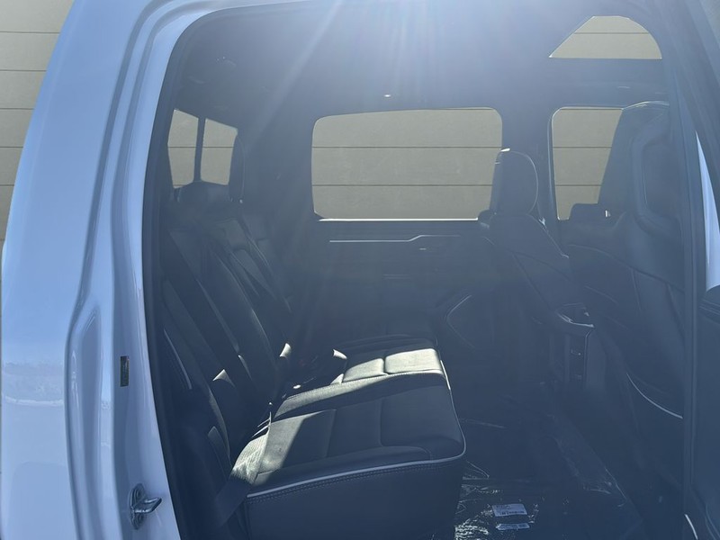 Ram 1500 Vehicle Full-screen Gallery Image 14