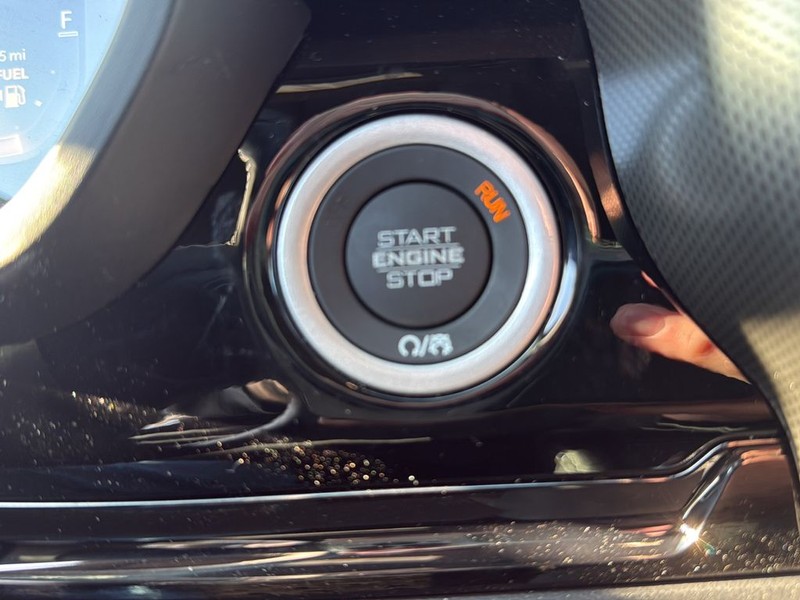 Ram 1500 Vehicle Full-screen Gallery Image 21