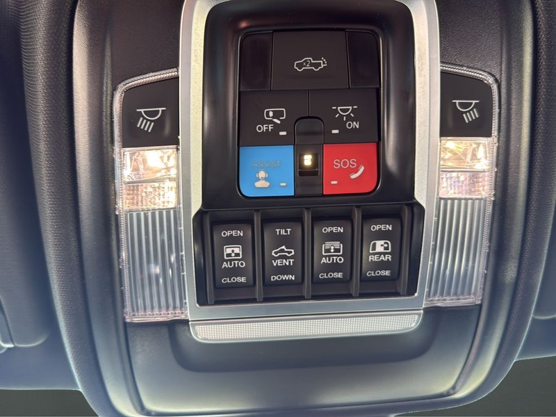 Ram 1500 Vehicle Full-screen Gallery Image 24