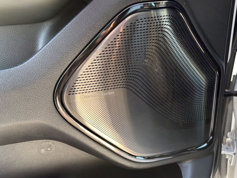 Ram 1500 Vehicle Full-screen Gallery Image 26