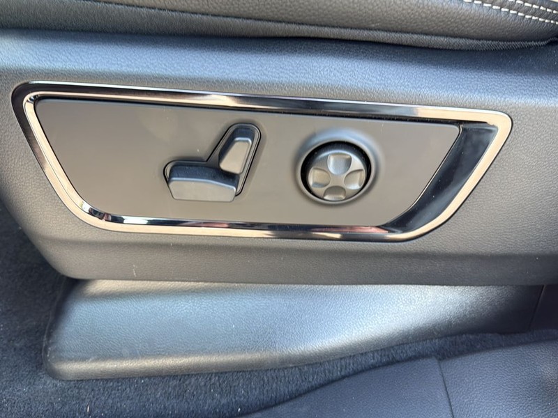 Ram 1500 Vehicle Full-screen Gallery Image 27