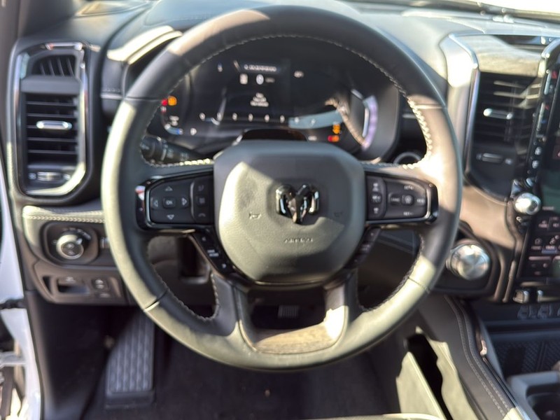 Ram 1500 Vehicle Full-screen Gallery Image 28