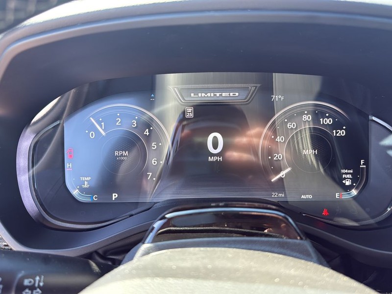 Ram 1500 Vehicle Full-screen Gallery Image 13