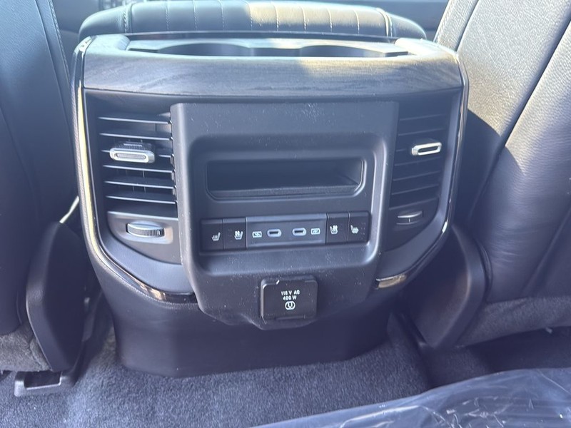 Ram 1500 Vehicle Full-screen Gallery Image 18