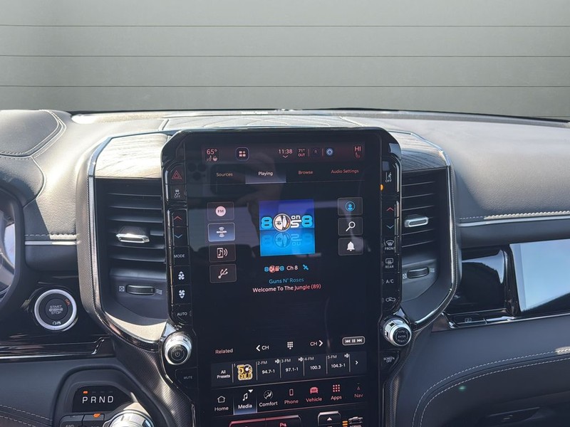 Ram 1500 Vehicle Full-screen Gallery Image 22