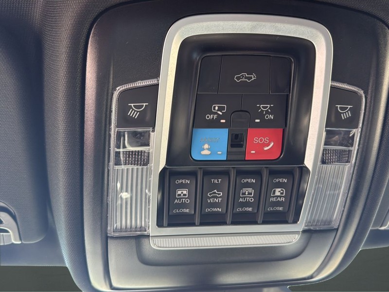 Ram 1500 Vehicle Full-screen Gallery Image 24