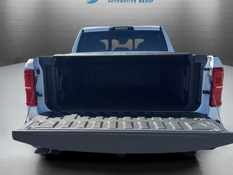 Ram 1500 Vehicle Full-screen Gallery Image 25