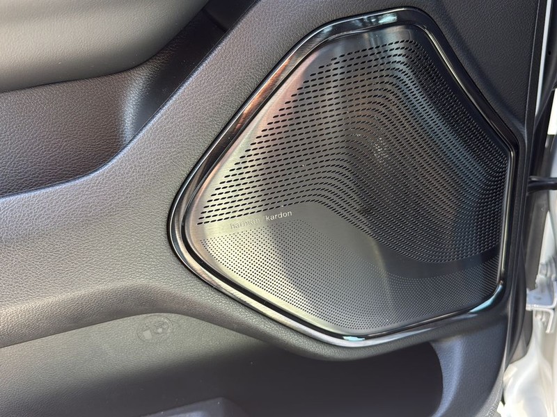 Ram 1500 Vehicle Full-screen Gallery Image 26