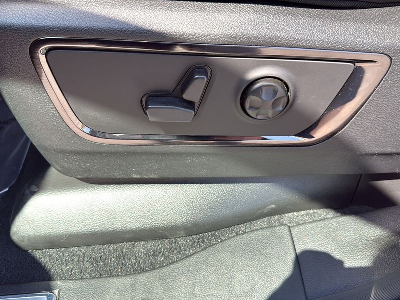 Ram 1500 Vehicle Full-screen Gallery Image 27