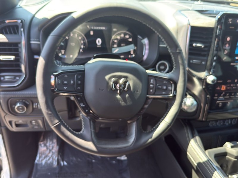 Ram 1500 Vehicle Full-screen Gallery Image 28