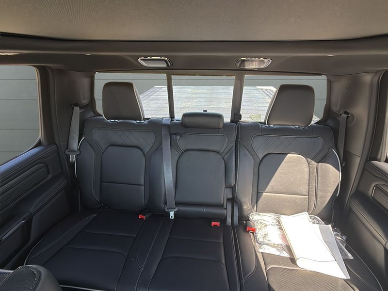 Ram 1500 Vehicle Full-screen Gallery Image 29