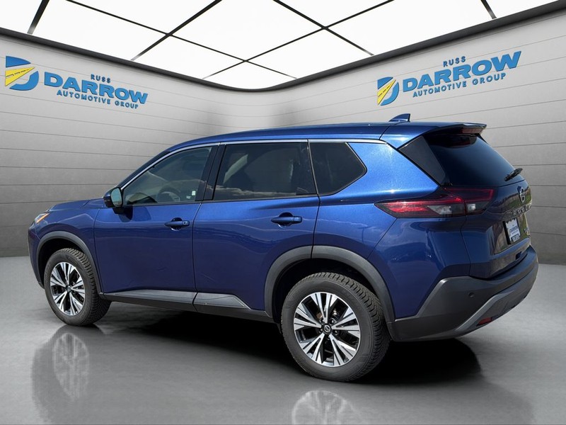 Nissan Rogue Vehicle Full-screen Gallery Image 3