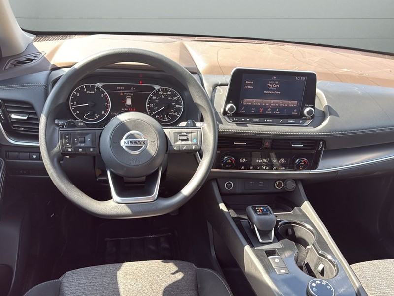 Nissan Rogue Vehicle Full-screen Gallery Image 12