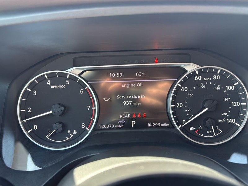 Nissan Rogue Vehicle Full-screen Gallery Image 13