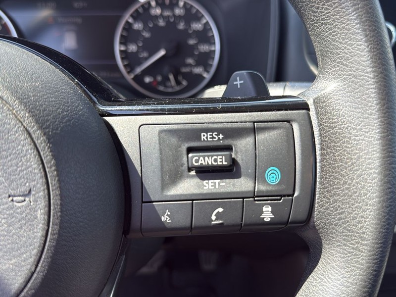 Nissan Rogue Vehicle Full-screen Gallery Image 19