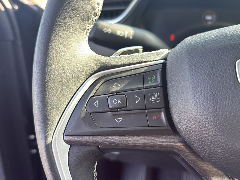 Jeep Grand Cherokee L Vehicle Full-screen Gallery Image 9