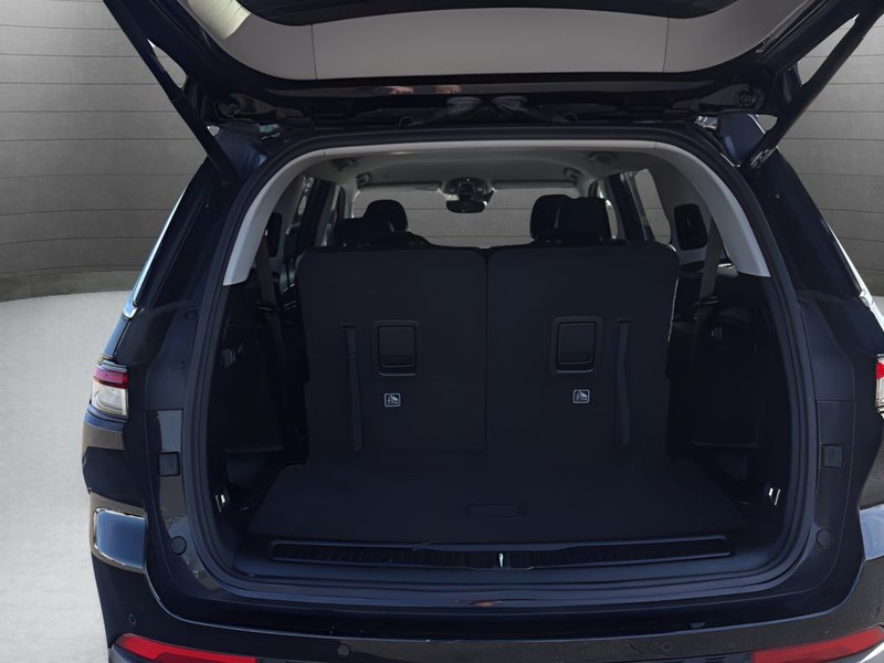 Jeep Grand Cherokee L Vehicle Full-screen Gallery Image 25