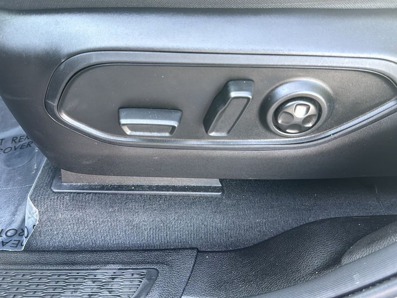 Jeep Grand Cherokee L Vehicle Full-screen Gallery Image 26